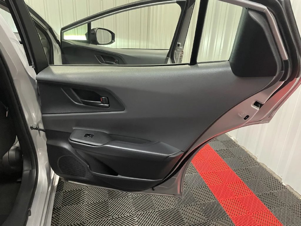Used 2025 Toyota Prius LE FWD image 38