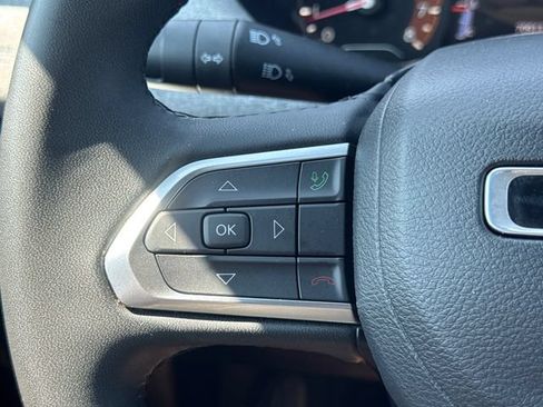 Used 2024 Jeep Compass Latitude AWD/4WD image 29