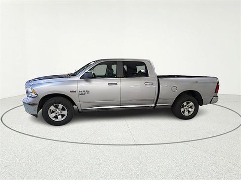 Used 2020 RAM 1500 Classic SLT w/ Luxury Group image 4