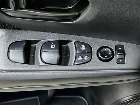 Used 2022 Nissan Kicks S FWD image 16