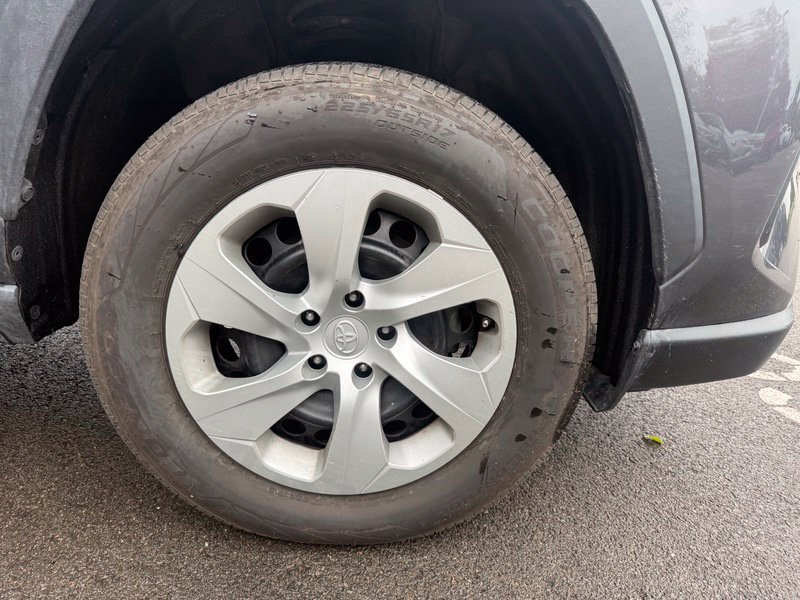 Used 2022 Toyota RAV4 LE FWD image 10