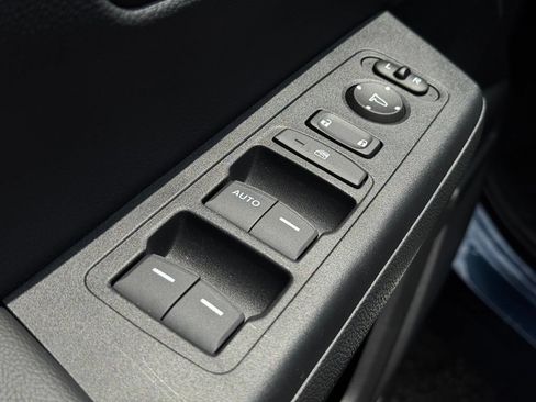 Used 2025 Honda CR-V LX image 14