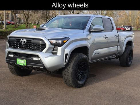 Used 2025 Toyota Tacoma TRD Sport image 11