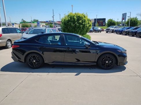 Used 2025 Toyota Camry SE FWD image 6