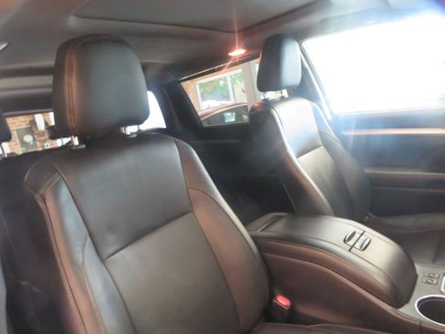 Used 2017 Toyota Highlander XLE FWD image 33