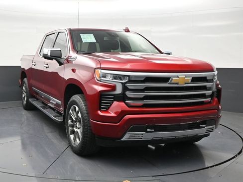 Used 2024 Chevrolet Silverado 1500 High Country w/ Z71 Off-Road Package AWD/4WD image 7