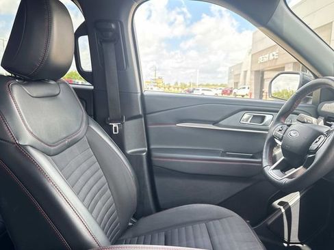 Used 2025 Ford Explorer ST-Line w/ ST-Line Street Pack image 17
