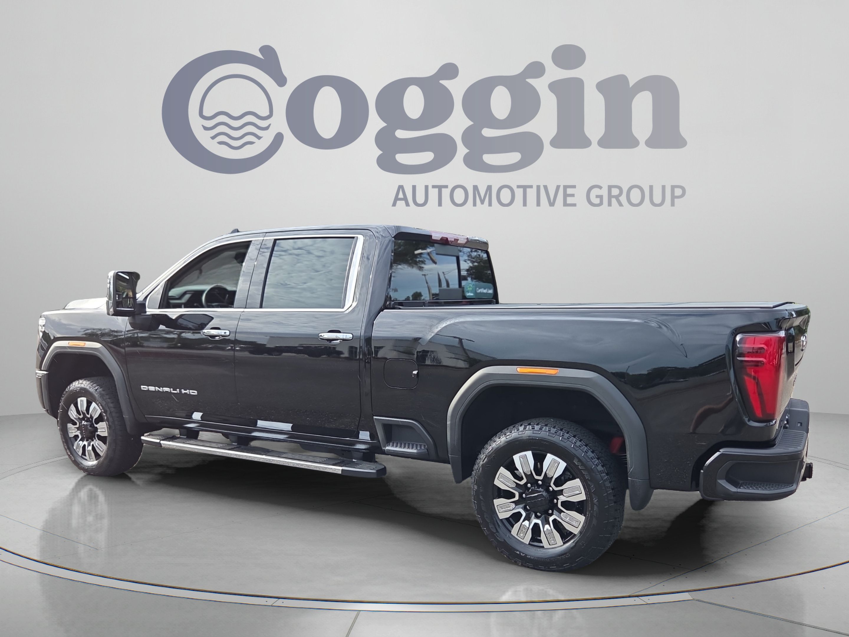 Certified 2025 GMC Sierra 2500 Denali w/ Technology Package AWD/4WD image 3