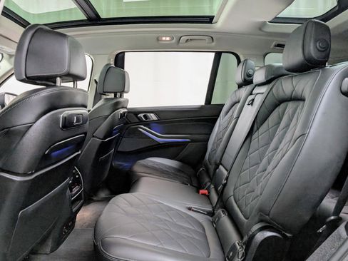 Used 2023 BMW X7 xDrive40i w/ Premium Package image 21