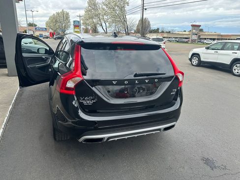 Used 2018 Volvo V60 T5 Cross Country AWD/4WD image 25