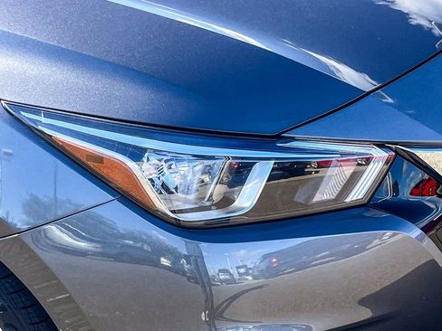 Used 2022 Nissan Versa SV w/ Trunk Package image 7