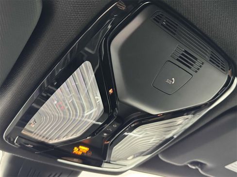 Used 2022 BMW X5 xDrive40i w/ M Sport Package image 25