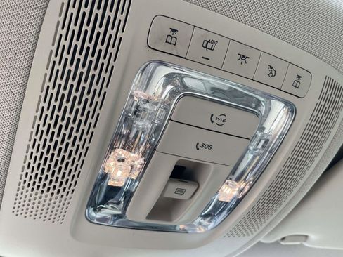 Used 2022 Mercedes-Benz GLB 250 4MATIC w/ Premium Package Lite image 13