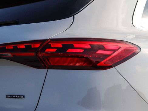 Used 2025 Audi Q5 Premium w/ Convenience Package image 10