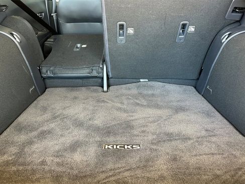 Used 2020 Nissan Kicks SR w/ SR Premium Package image 12