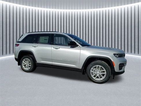 New 2025 Jeep Grand Cherokee Laredo X w/ Luxury Tech Group I image 3