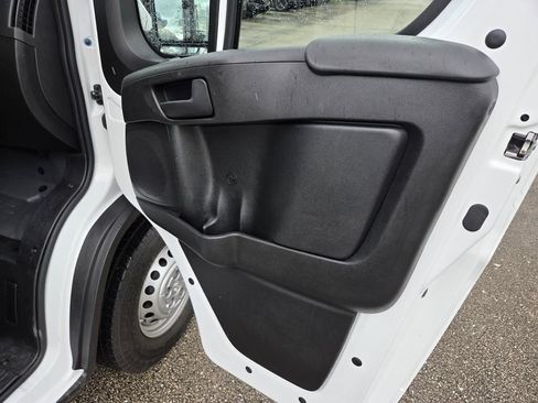Used 2024 RAM ProMaster 2500 w/ Convenience Group FWD image 15