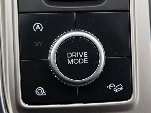 Used 2020 Ford Explorer XLT w/ Equipment Group 202A image 26