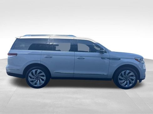 Used 2024 Lincoln Navigator Reserve AWD/4WD image 15