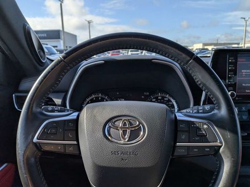 Used 2021 Toyota Highlander XSE FWD image 21