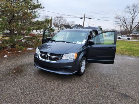 Used 2017 Dodge Grand Caravan SE image 9