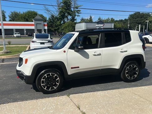 Used 2023 Jeep Renegade Trailhawk AWD/4WD image 6