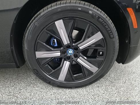Used 2024 BMW iX xDrive50 w/ Sport Package AWD/4WD image 17
