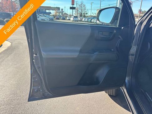 Used 2017 Toyota Tacoma SR image 10