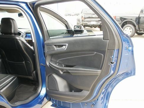 Used 2020 Ford Edge Titanium image 32