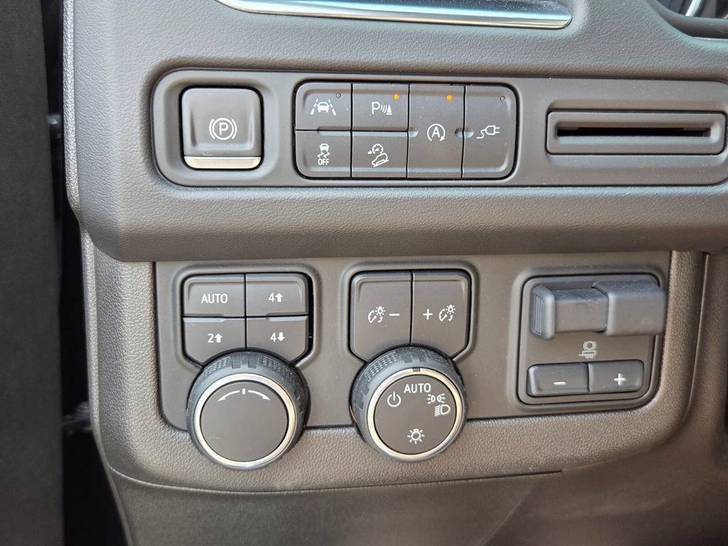 Certified 2021 Chevrolet Tahoe Z71 w/ Luxury Package AWD/4WD image 27