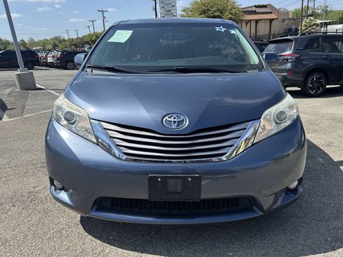 Used 2016 Toyota Sienna XLE image 9