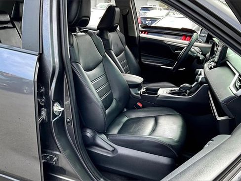 Used 2021 Toyota RAV4 XLE Premium image 14