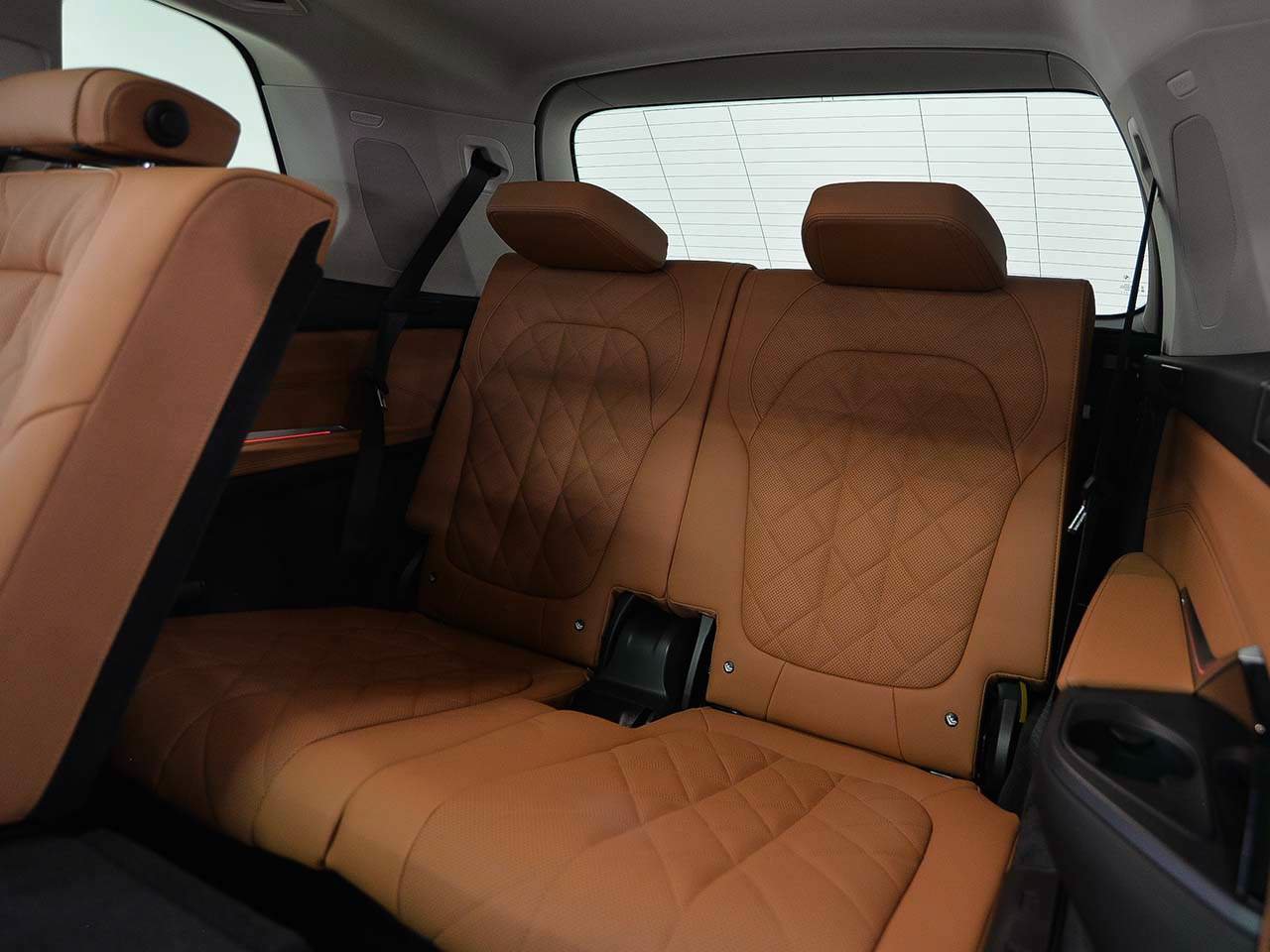 Used 2027 BMW X7 xDrive40i w/ Premium Package AWD/4WD image 12