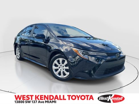 Used 2025 Toyota Corolla LE FWD image 1