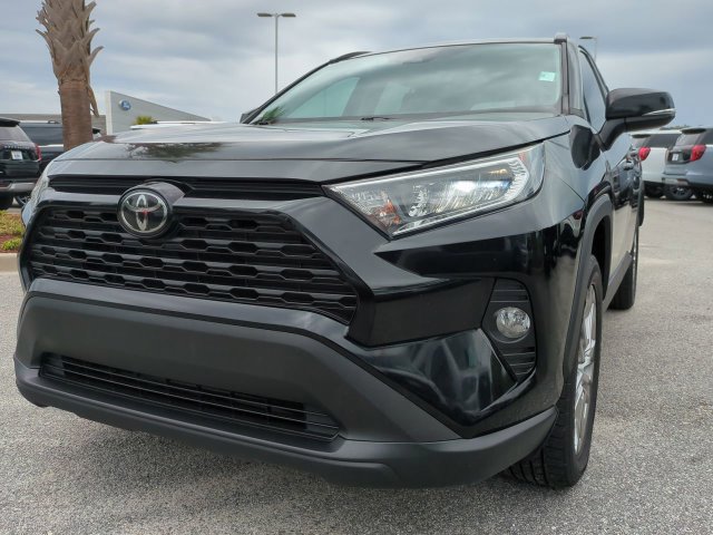 Used 2019 Toyota RAV4 XLE Premium w/ Cold Weather Package FWD image 8