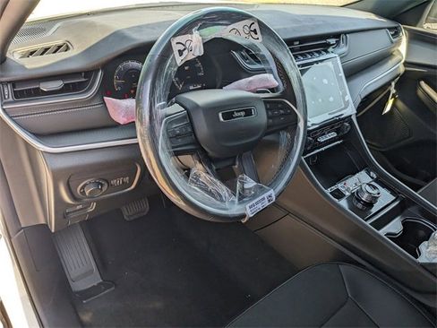 New 2025 Jeep Grand Cherokee L Altitude image 8