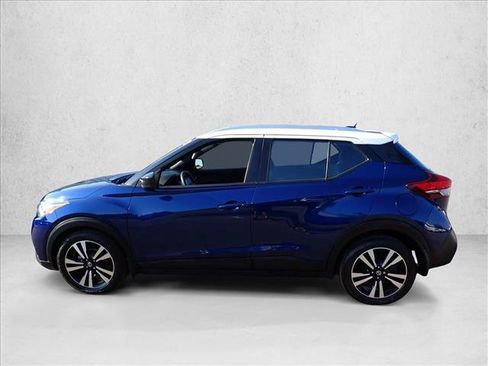 Used 2018 Nissan Kicks SV FWD image 2