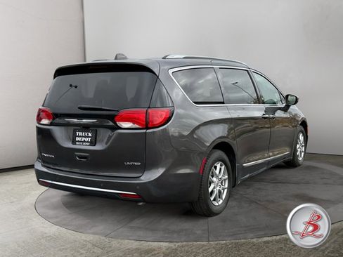 Used 2019 Chrysler Pacifica Limited image 7