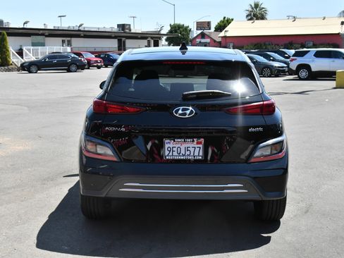 Used 2023 Hyundai Kona SE w/ Cargo Package FWD image 7