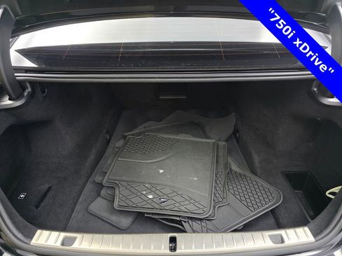 Used 2022 BMW 750i xDrive image 16