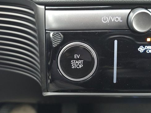 New 2025 Hyundai Ioniq 5 SE image 23