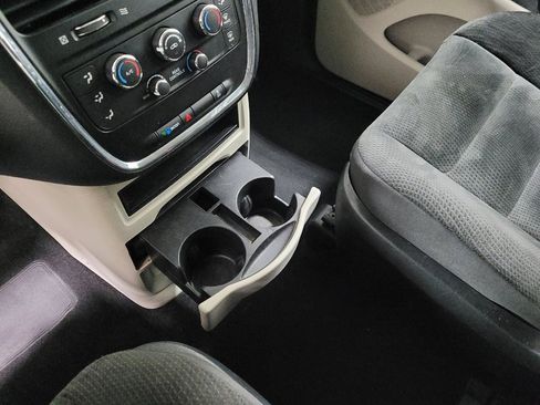 Used 2019 Dodge Grand Caravan SE image 26