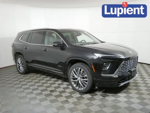 Used 2025 Buick Enclave Avenir image 1