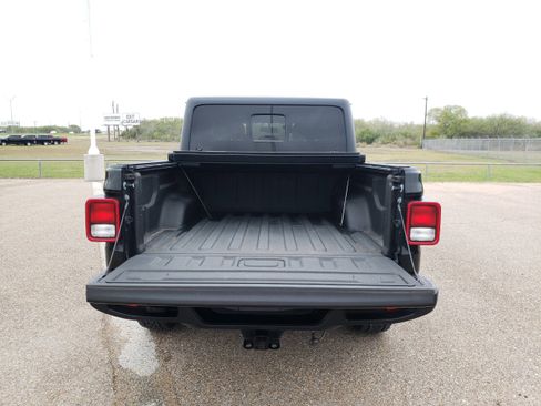 Used 2021 Jeep Gladiator Sport image 25