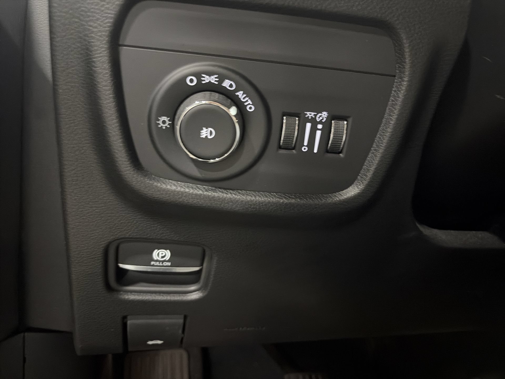 Used 2025 Jeep Grand Cherokee Summit w/ Adv Protech Group IV AWD/4WD image 19