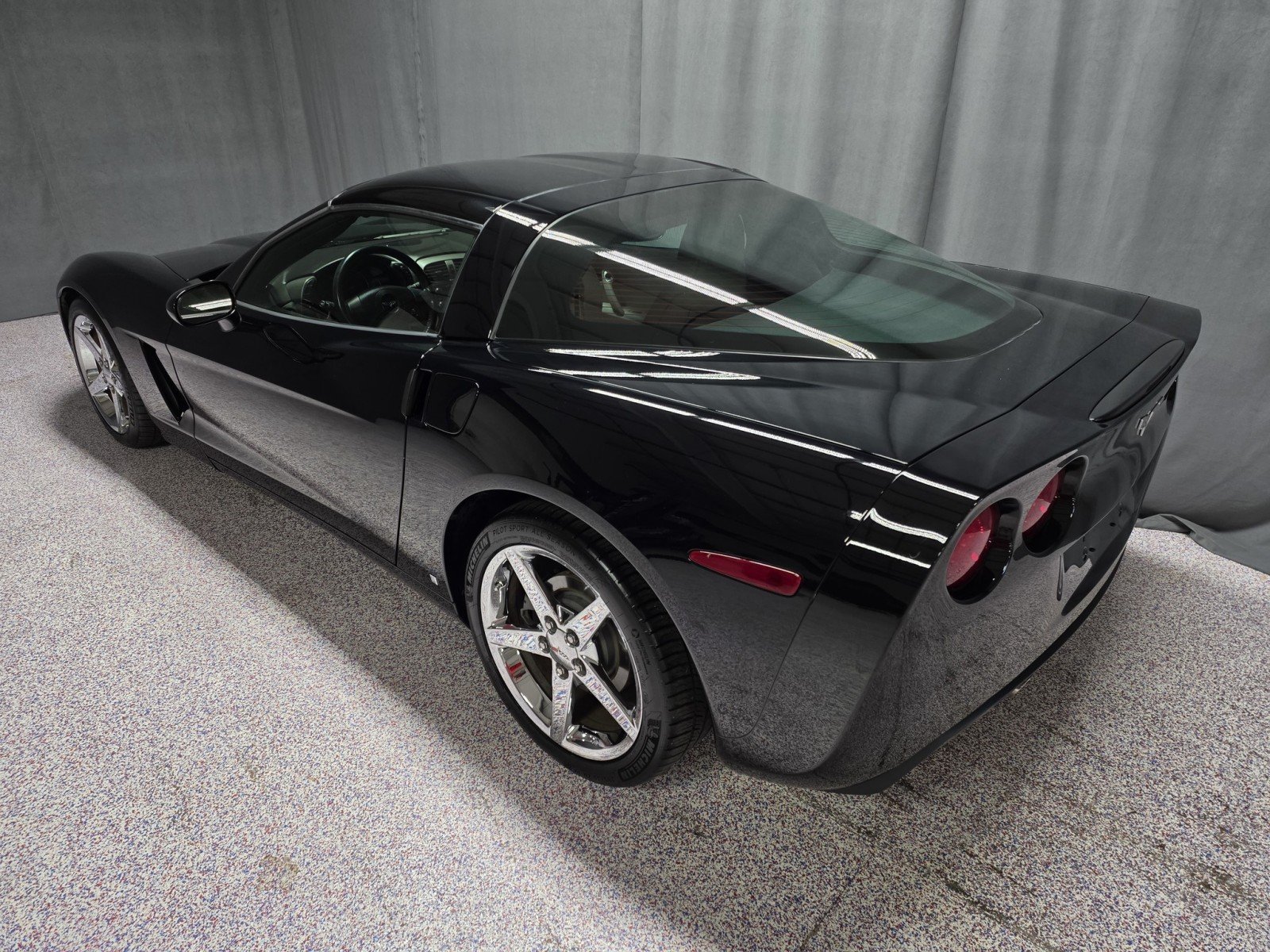 Used 2007 Chevrolet Corvette Coupe w/ Preferred Equipment Group RWD image 13