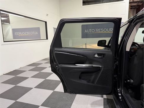 Used 2019 Dodge Journey SE image 15