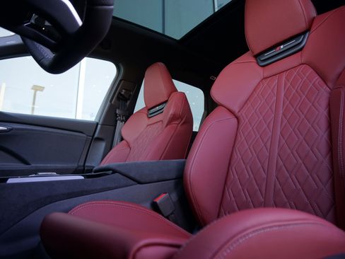 New 2025 Audi SQ6 e-tron Premium Plus image 9