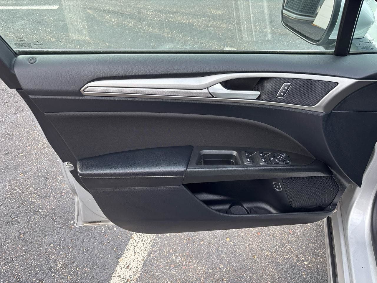Used 2019 Ford Fusion SE FWD image 9