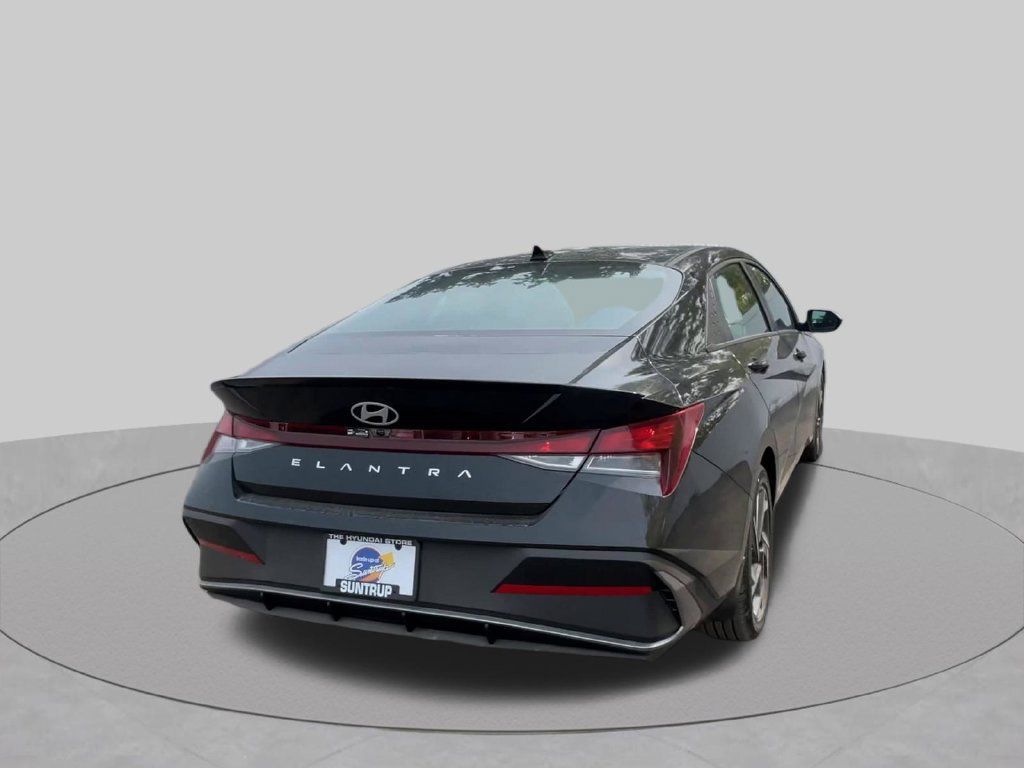 Used 2025 Hyundai Elantra Sport FWD image 22